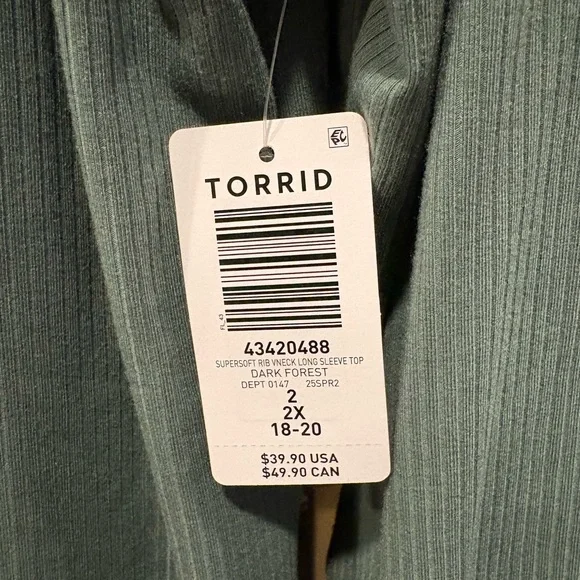 Torrid Long Green Sleeve Tee NWT - Picture 3 of 7